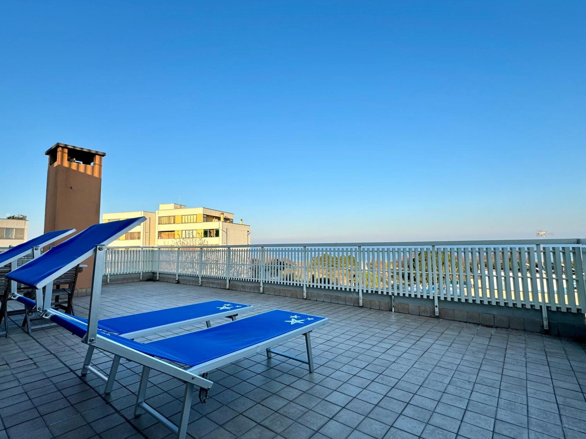 Apartmán 82, Attico Leonardo Lido Adriano Exteriér fotografie